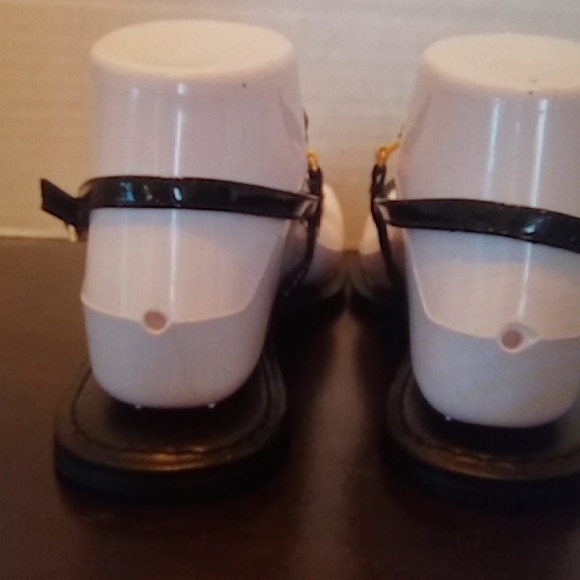 Tory Burch Ali Black Patent leather Thong Sandals - Picture 9 of 10